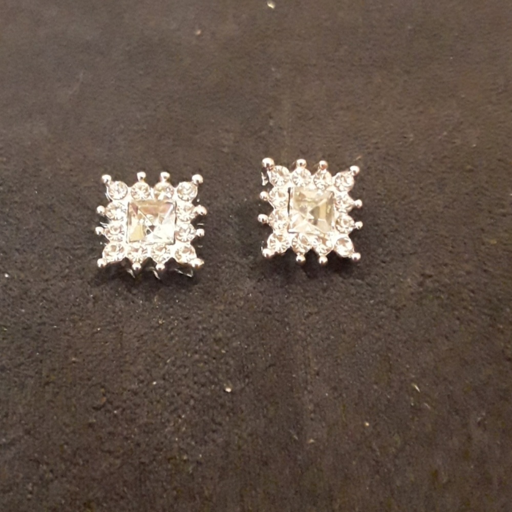 Square / Diamond Shaped Studs💎⚡